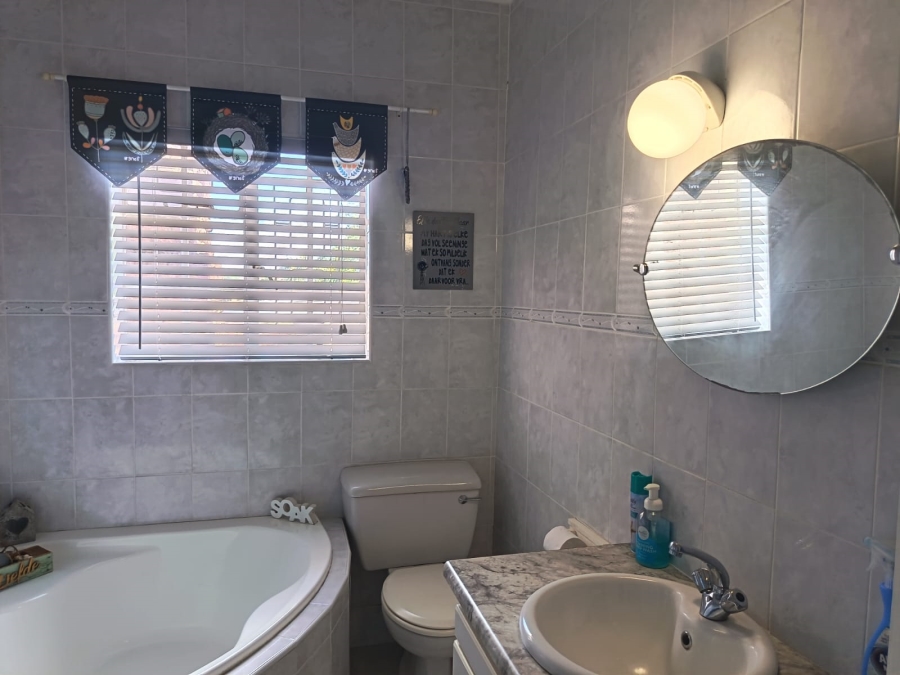 4 Bedroom Property for Sale in Vanes Estate Eastern Cape